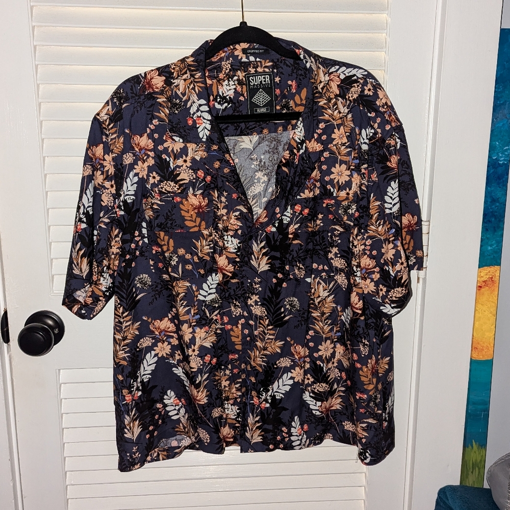 Super Massive floral cropped button up